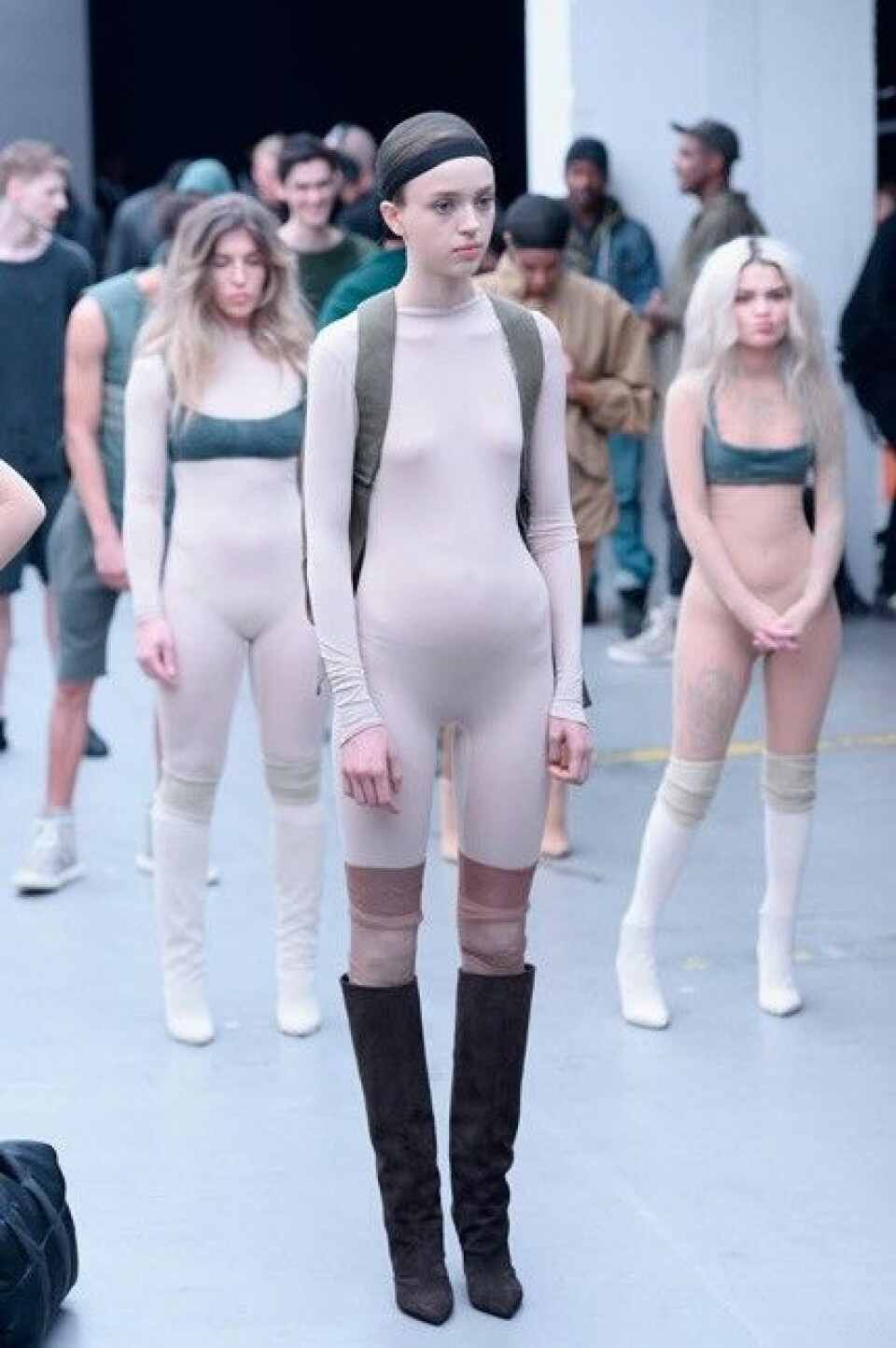 Se plaggen från Kanye Wests klädkollektion här