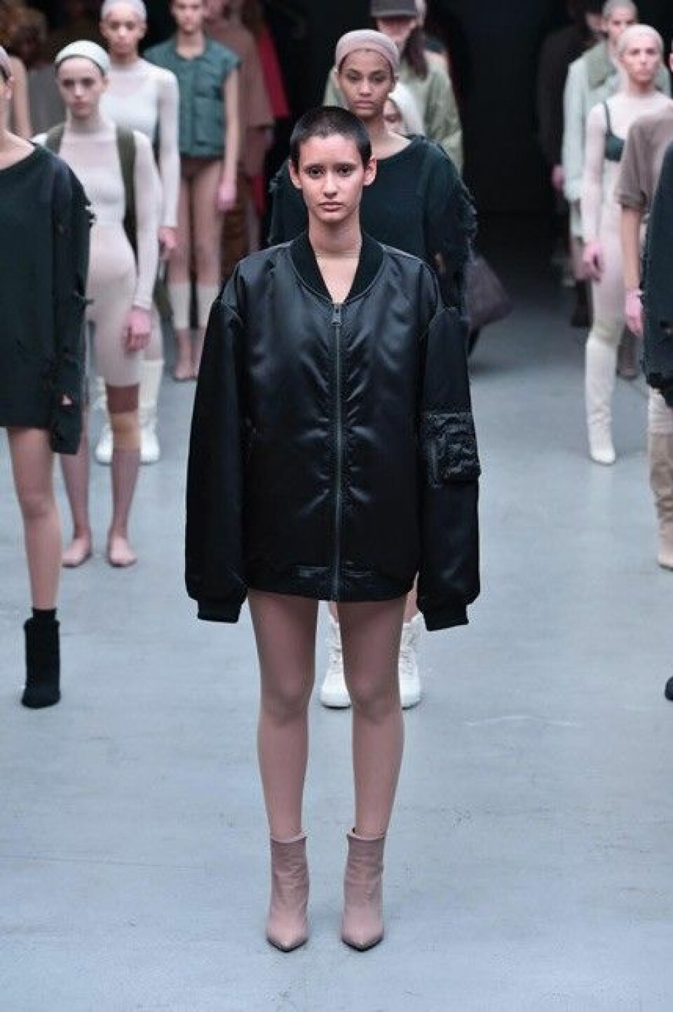 Se plaggen från Kanye Wests klädkollektion här