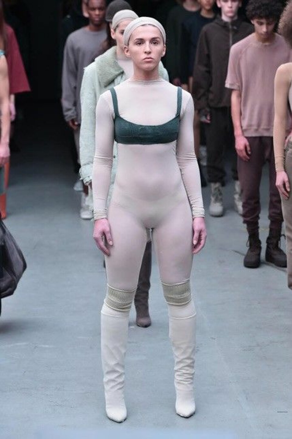 Se plaggen från Kanye Wests klädkollektion här