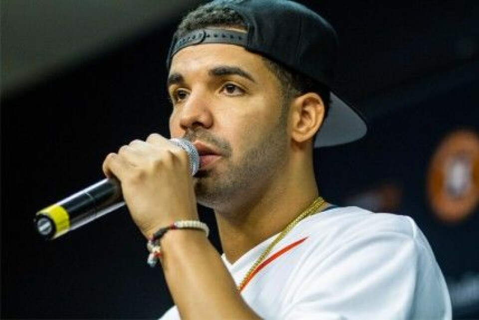 Artisten Drake har designat en klädkollektion för kvinnor. Artisten Drake har designat en klädkollektion för kvinnor.