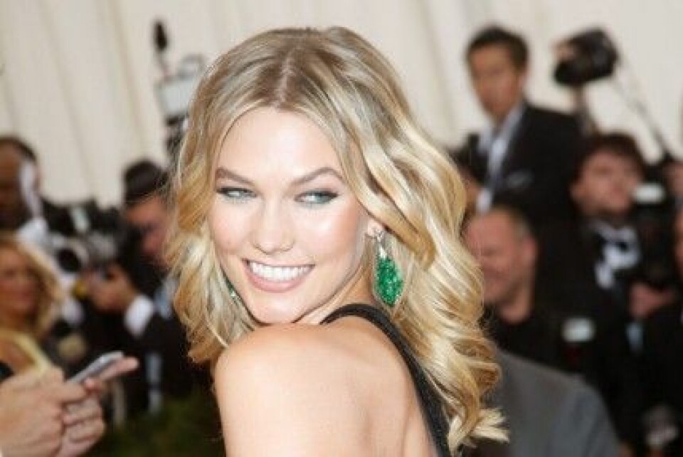 På MET-galan matchade Karlie Kloss en tyngre ögonsminkning med en naknare nyans på läpparna. På MET-galan matchade Karlie Kloss en tyngre ögonsminkning med en naknare nyans på läpparna.