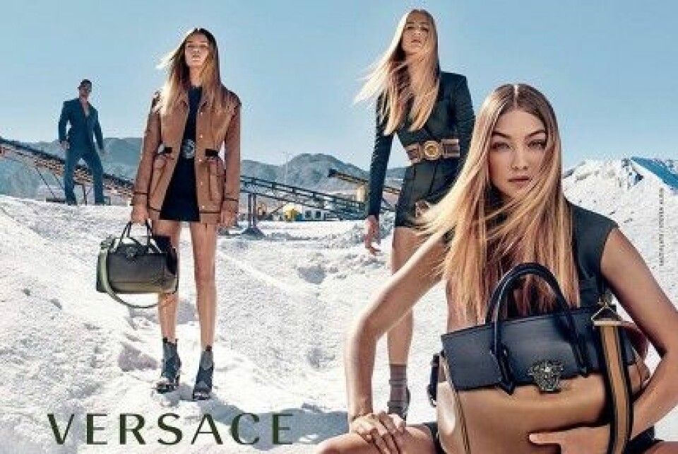 Alla bilderna på Gigi Hadid i Versaces nya kampanj
