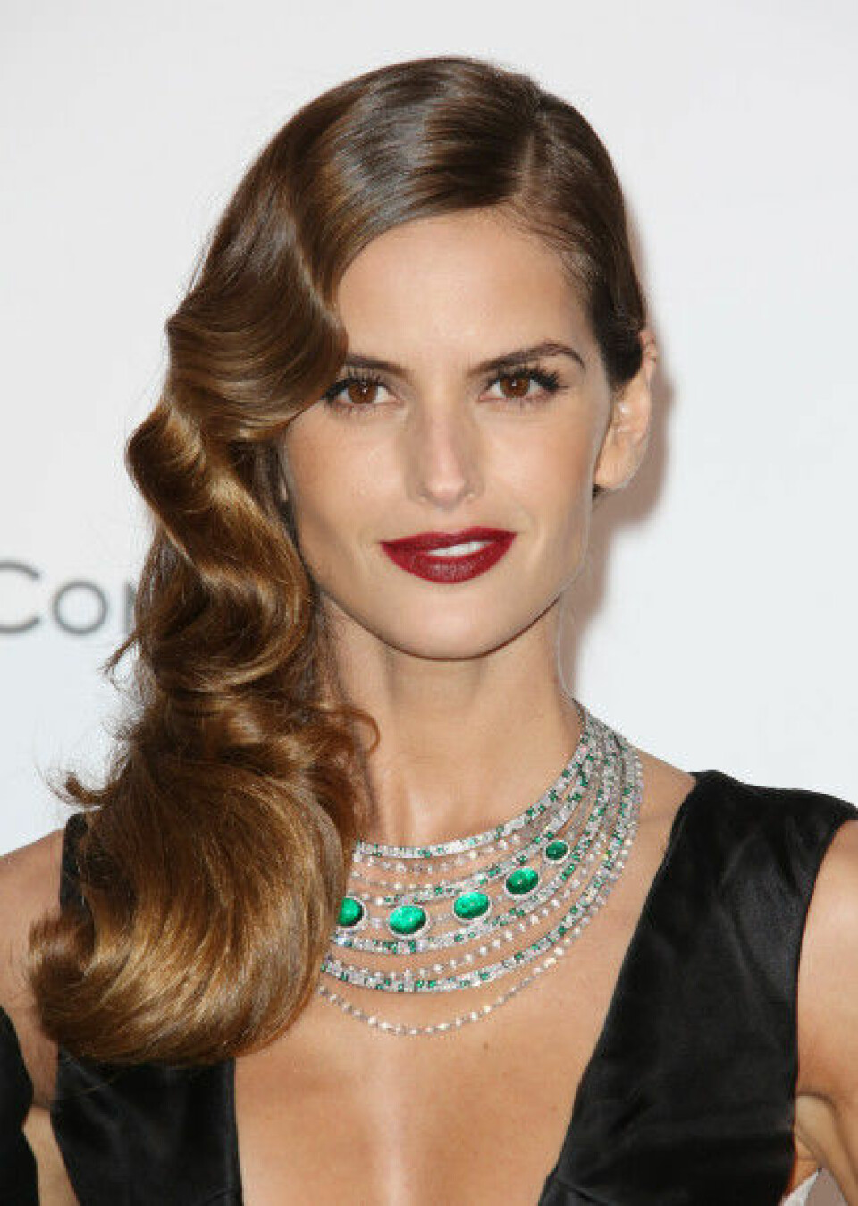 Izabel Goulart. Izabel Goulart.