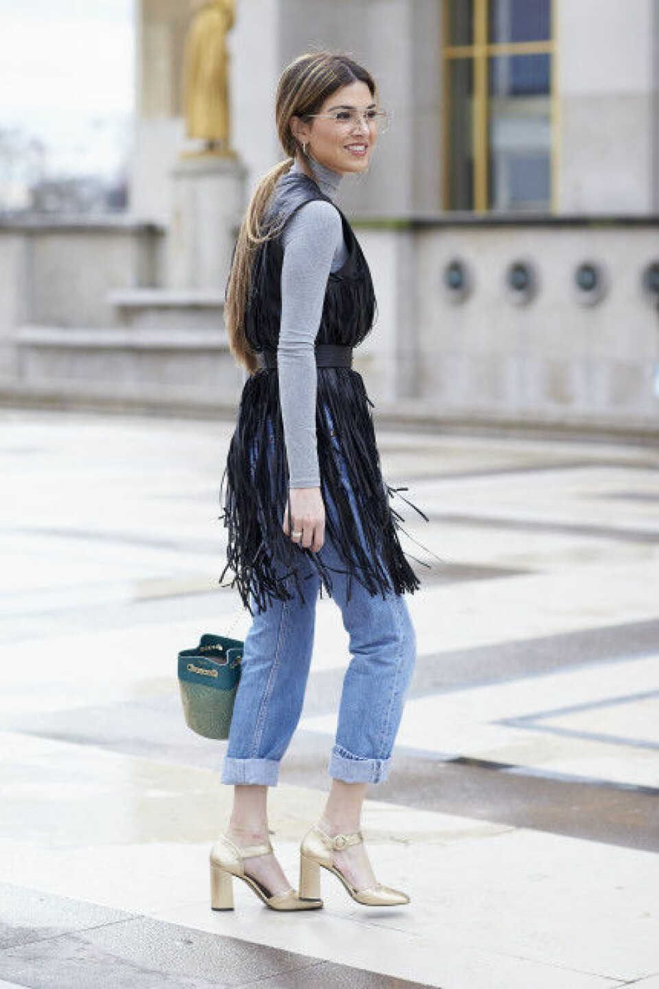 Korta jeans på Negin Mirsalehi. Korta jeans på Negin Mirsalehi.