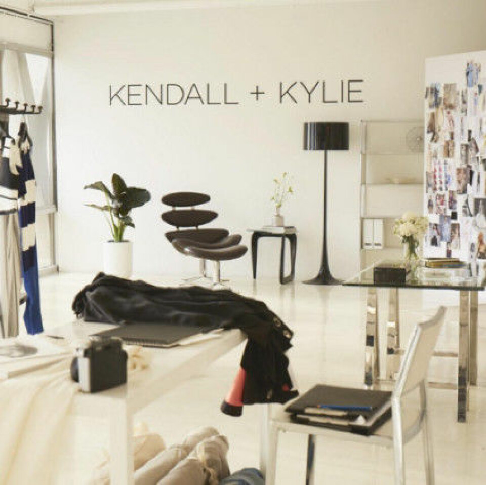 Se första bilderna från Kendall och Kylie Jenners klädkollektion