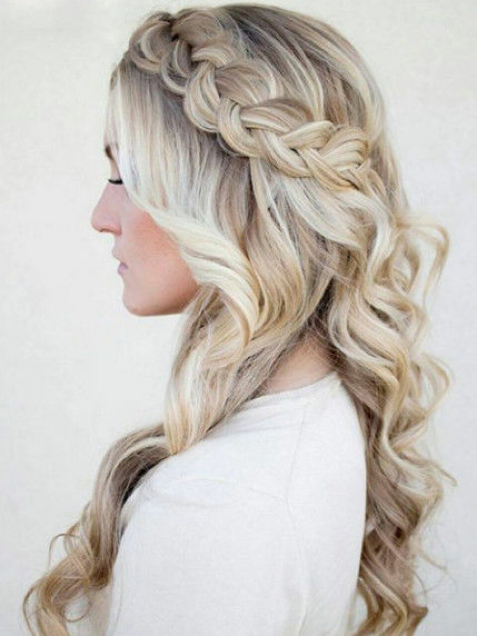 Inspiration: Romantiska håruppsättningar till bröllopsdagen