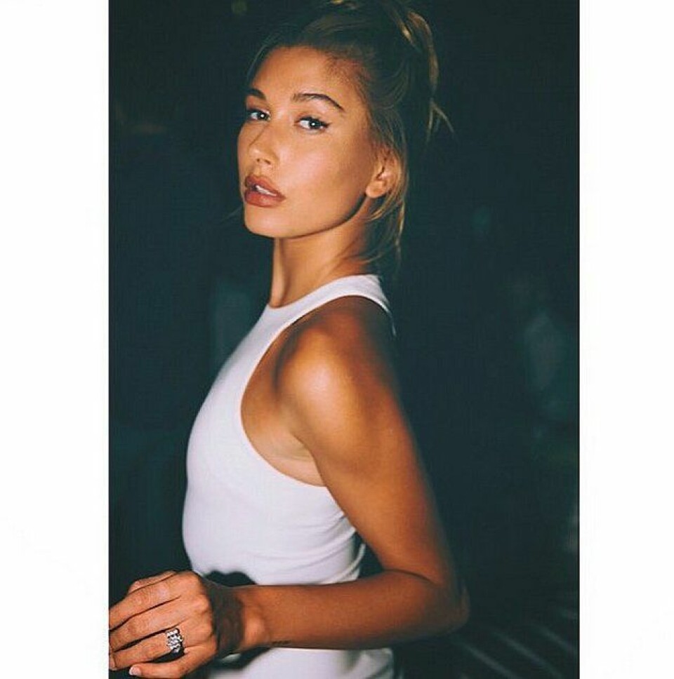 Hailey Baldwin inspirerar på Snapchat (@haileybisboring)