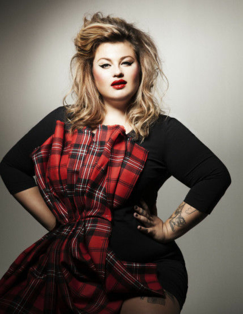 Kakan Hermanssons inspirationskällor är Nicki Minaj och Courtney Love. Kakan Hermanssons inspirationskällor är Nicki Minaj och Courtney Love.