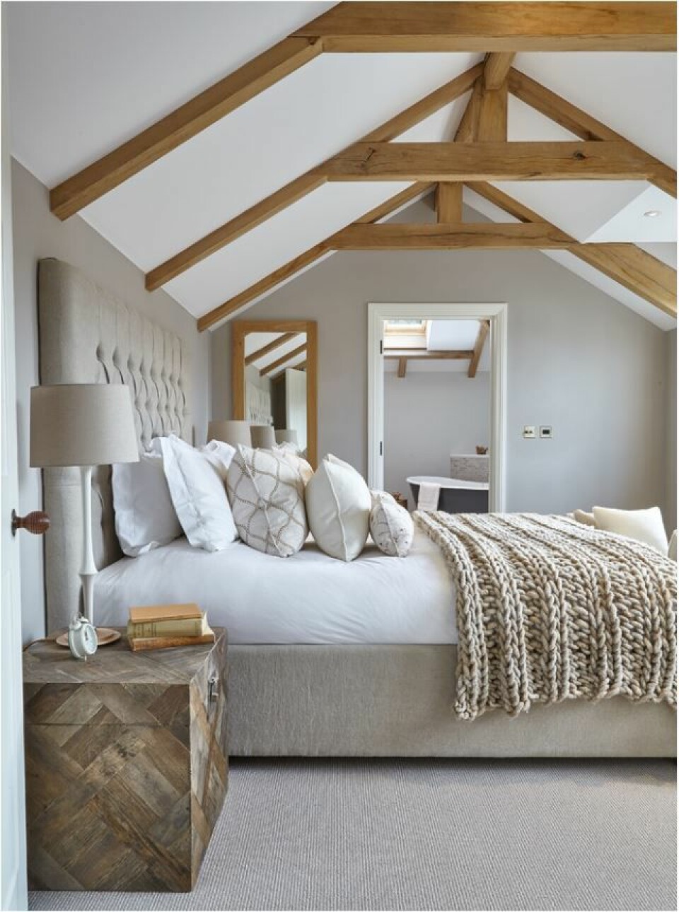 Så bäddar du sängen som i inredningsmagasin – fyra enkla knep