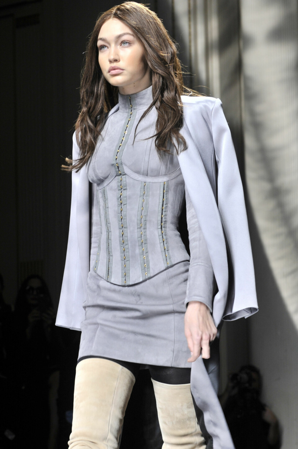 Gigi Hadid gick visningen för Balmain under Paris fashion week 2016. Gigi Hadid gick visningen för Balmain under Paris fashion week 2016.