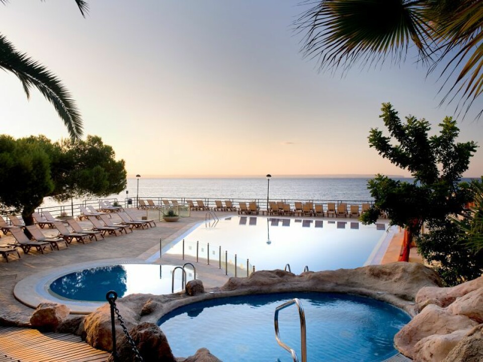 Barcelo Illetas Albatros är ett prisvärt lyxhotell i anslutning till Palma. Barcelo Illetas Albatros är ett prisvärt lyxhotell i anslutning till Palma.
