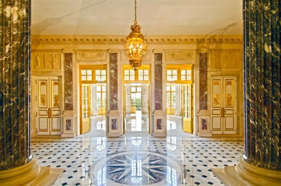 Château Louis XIV kostade 2,5 miljarder svenska kronor. Château Louis XIV kostade 2,5 miljarder svenska kronor.