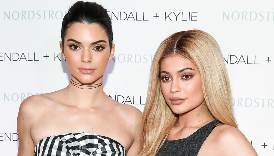 Kendall & Kylie Jenner släpper badkläder till sommaren 2016