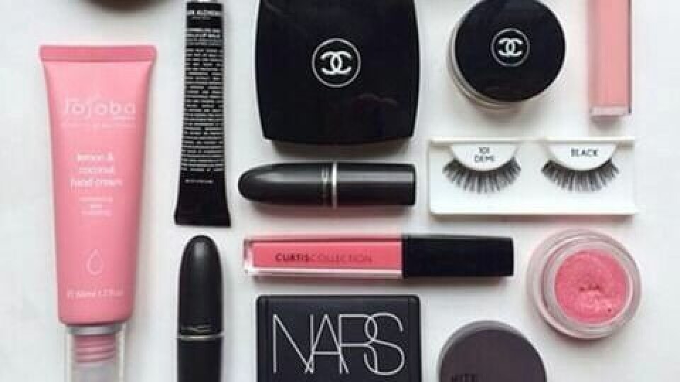 Därför ska du ha babypuder i ansiktet (särskilt i sommar!)