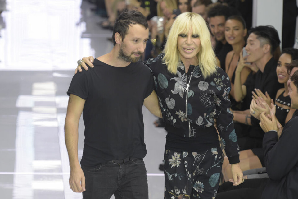 Donatella Versace vill inte blanda kvinnligt och manligt på catwalken. Donatella Versace vill inte blanda kvinnligt och manligt på catwalken.