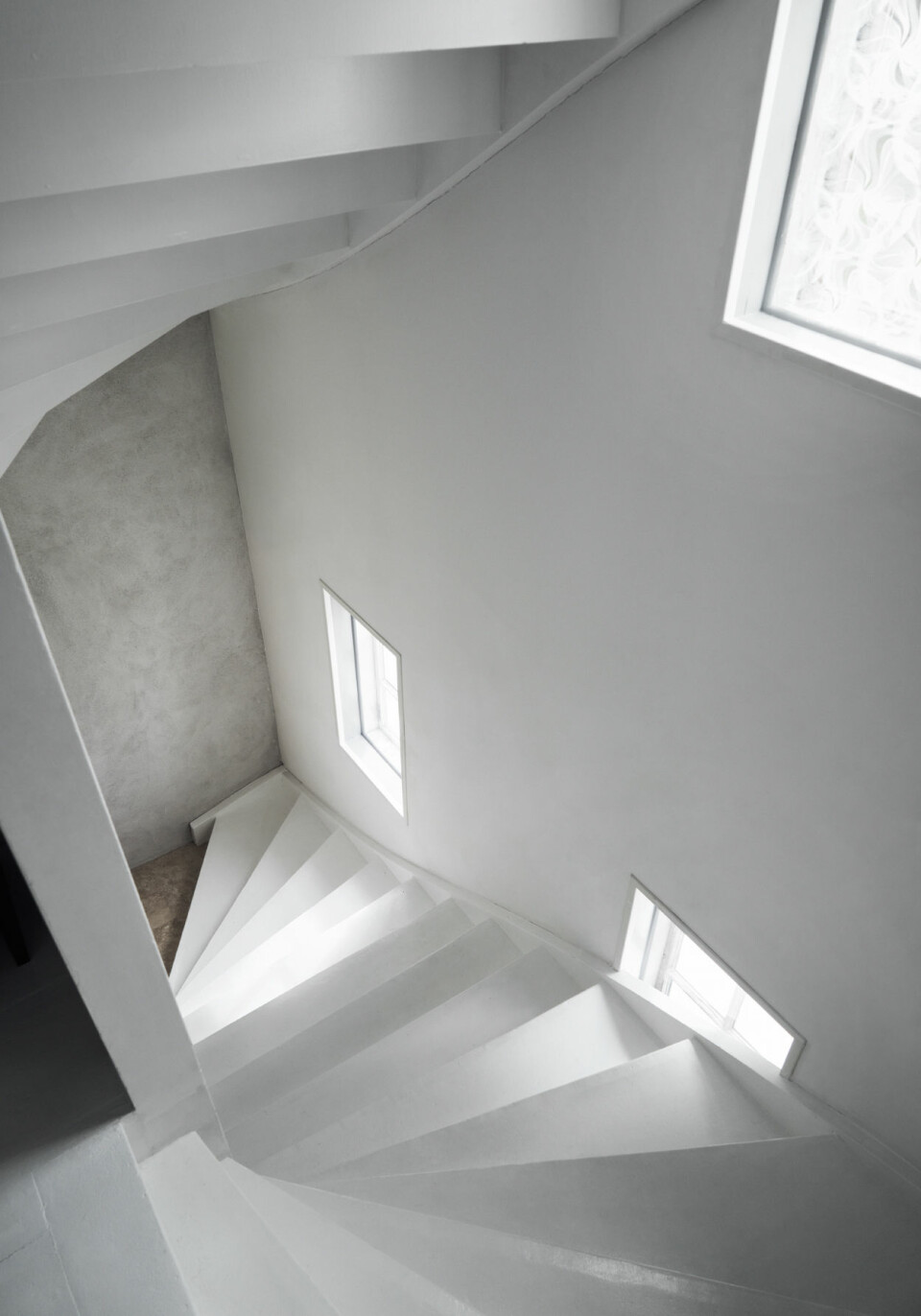 Huset består av två luftiga våningar