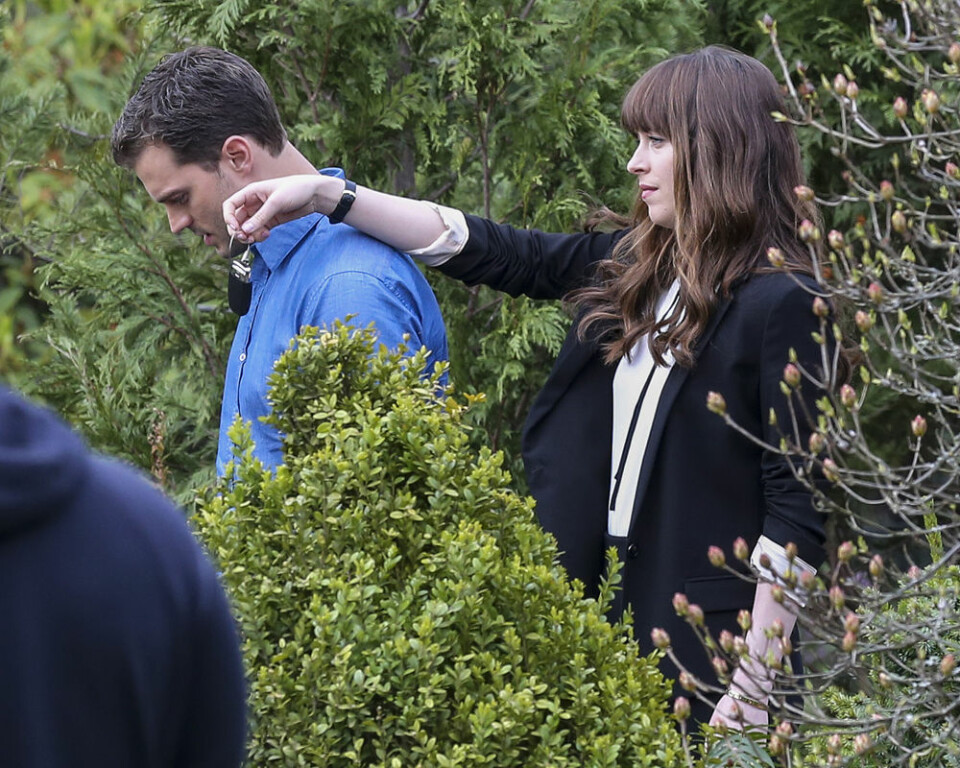 04/11/2016Dakota Johnson and Jamie Dornan spotted on The Set of Fifty Shades Darker looking quite like the couple. While frolicking through some shrubbery the two actors displayed their wedding bands through interlocking hands. Dakota was spotted in a black blazer and a low cut black skirt while co-star Jamie kept things casual in a blue button down oxford and dark blue jeans. Please byline:TheImageDirect.com IBL