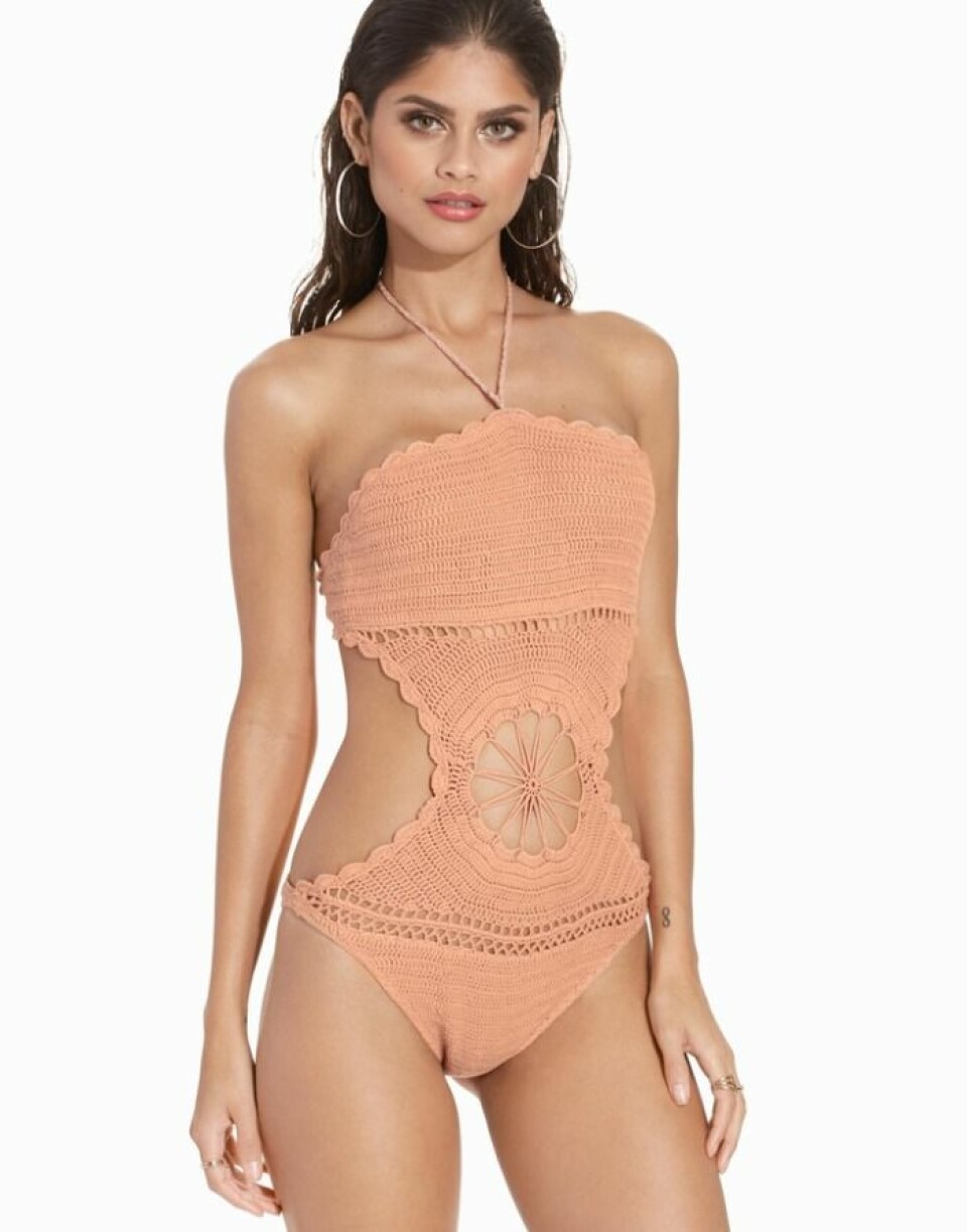 23 heta bikinis och baddräkter som framhäver brännan