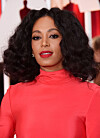 En 'regel' är att välja mellan att markera ögon eller läppar, men Solange Knowles väljer inte utan kör på båda två - och det vinner hon på!