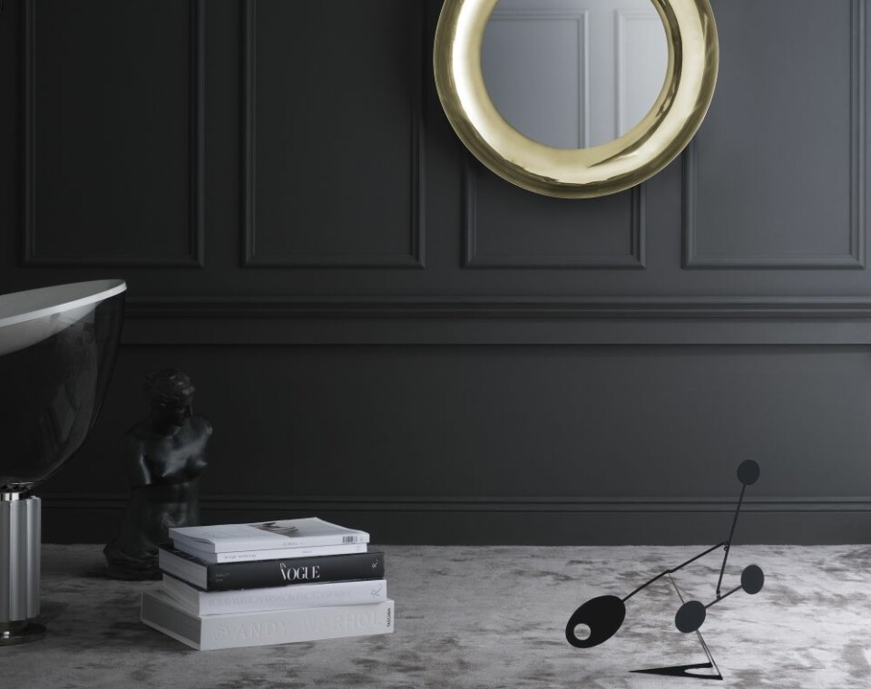 Skultuna lanserar även en spegel designad av Paolo Dell’Elce. Skultuna lanserar även en spegel designad av Paolo Dell’Elce.