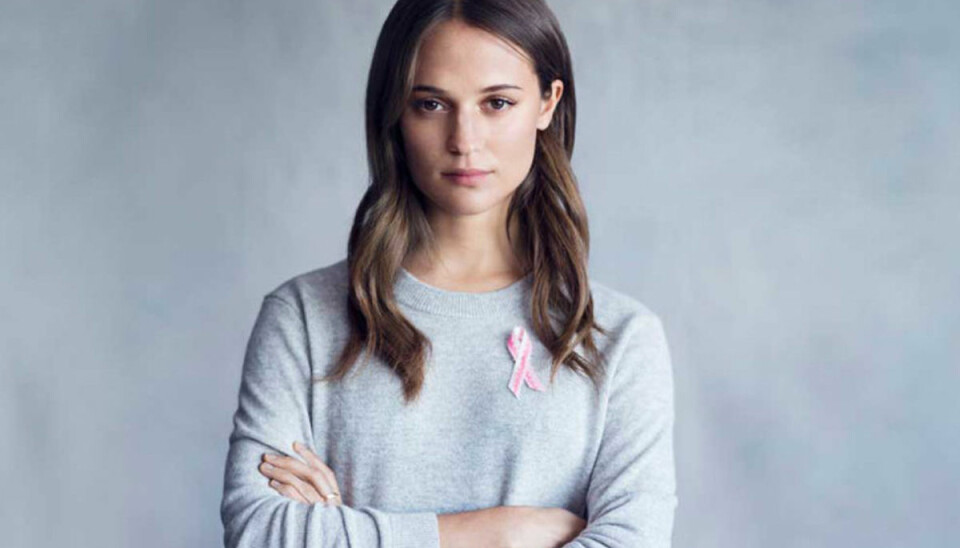 Alicia Vikander designar rosa bandet 2016