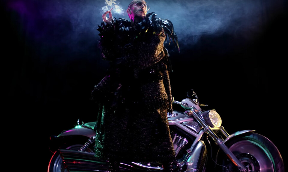 Marc Jacobs är själv med i kampanjen. Marc Jacobs är själv med i kampanjen.