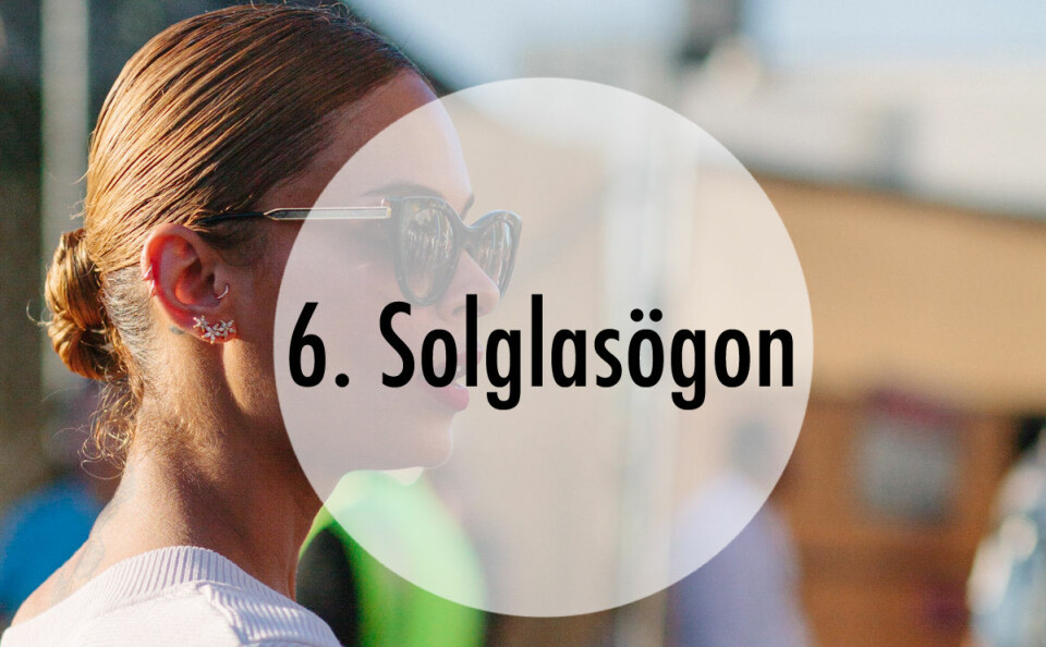 Säsongen dalar för solglasögon i Sverige när solen går ner och lämnar oss i ett mörker som håller i sig till april. Håll utkik efter rea och rabatter – chansen är stor att du kan fynda drömsolisarna till lägre pris.