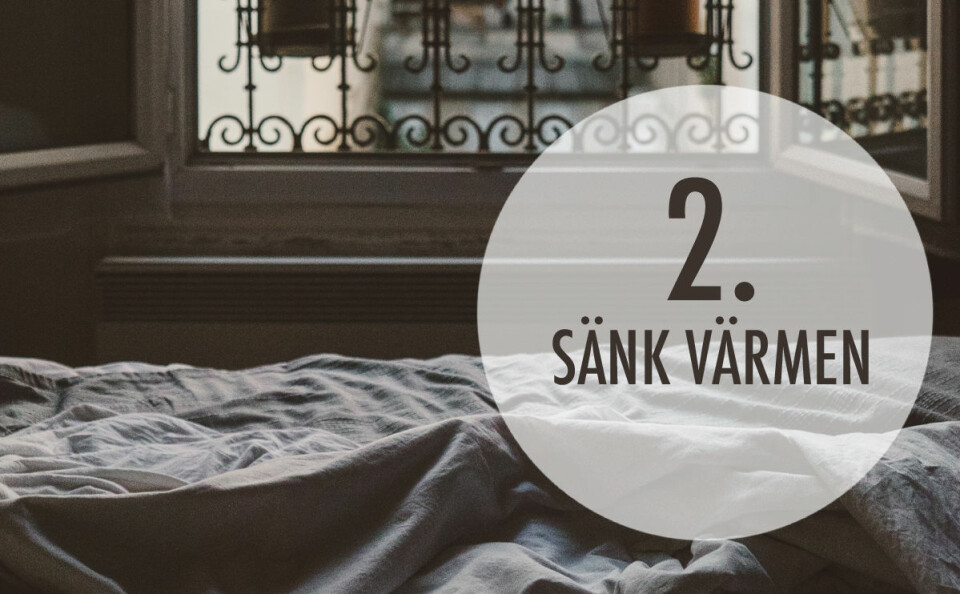 Försök inte sova i ett för varmt sovrum – det leder oftast bara till att du vrider och vänder på dig. Forskare menar att runt 15 till 20 grader i sovrummet är den ideala temperaturen.