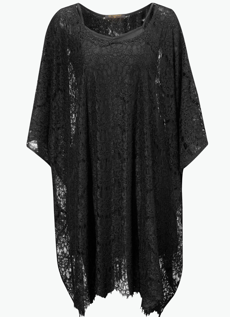 Ida Sjöstedt och Ellos släpper festkollektion i plus size-storlekar