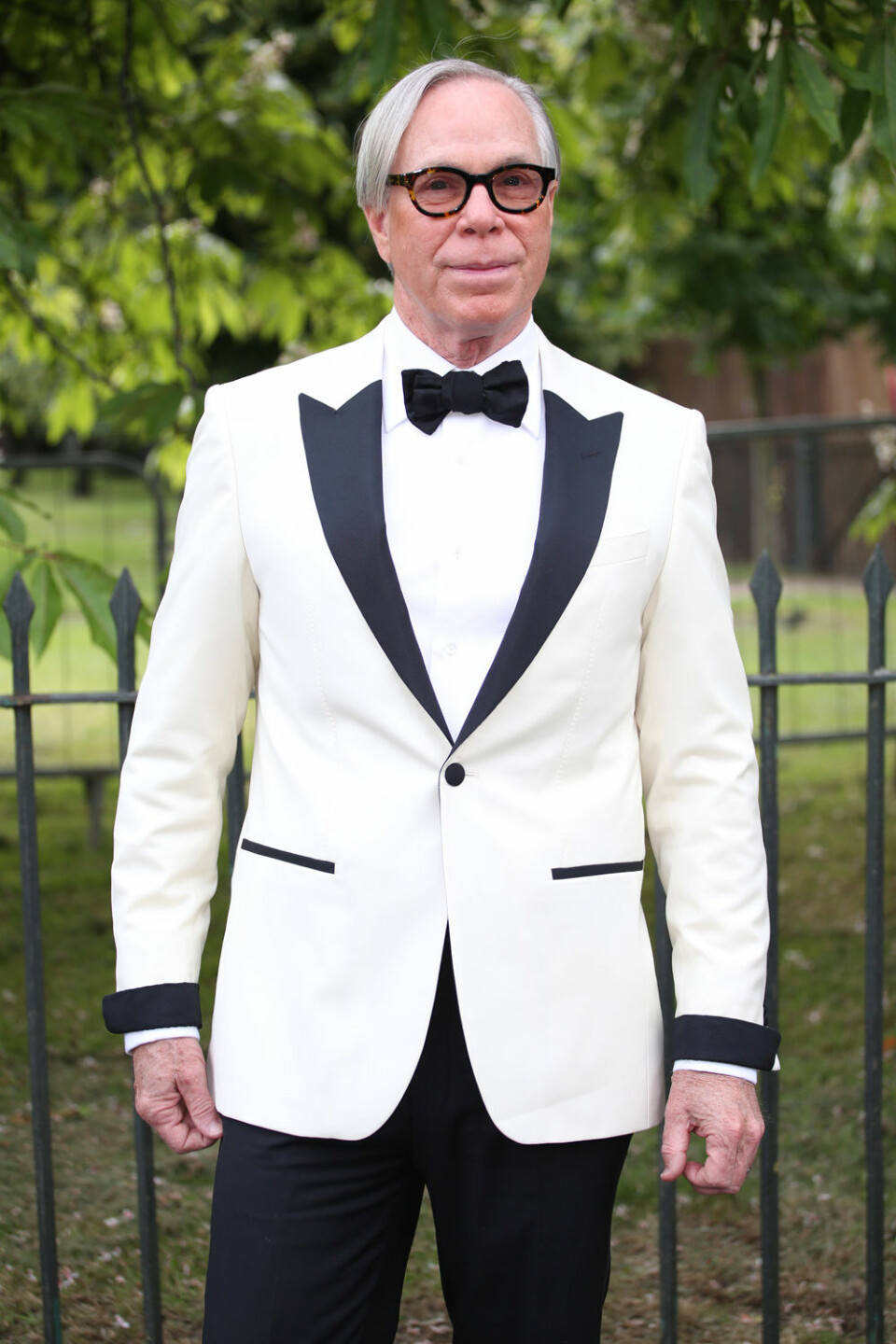 Tommy Hilfiger: ”Jag tycker att Melania är en vacker kvinna och jag tycker att alla designers borde vara stolta över att klä henne. Ivanka är precis lika vacker och smart, men hon bär sina egna kläder. Jag tycker inte att folk ska blanda in politik. Alla gladdes åt att klä Michelle Obama. Och du blir inte mycket vackrare än Ivanka eller Melania”J, sade han till WWD.