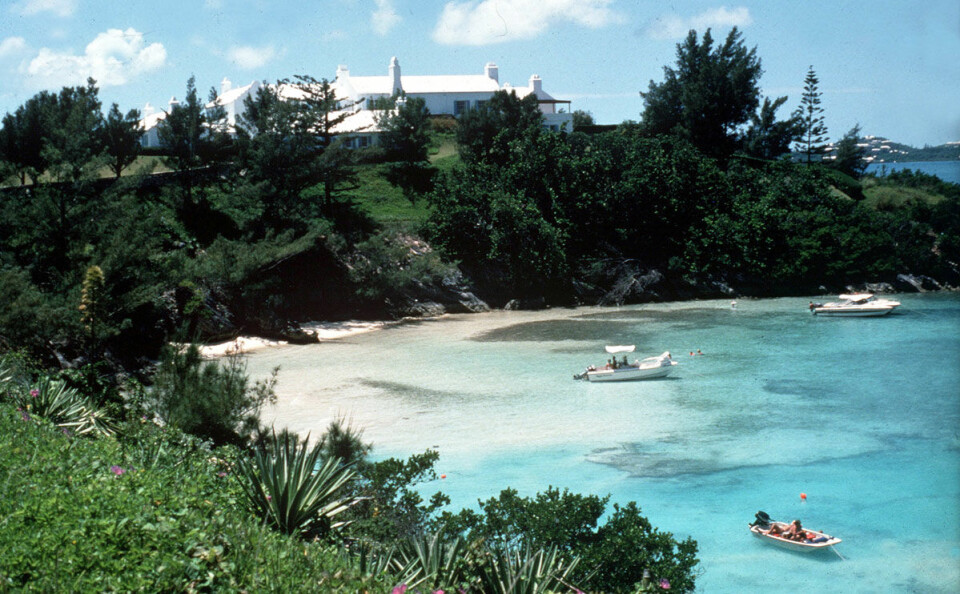 Bermuda: Bermuda är en ögrupp i Atlanten. De har vackra stränder och klarblått vatten. Ett perfekt resmål för dig som gillar att dyka!