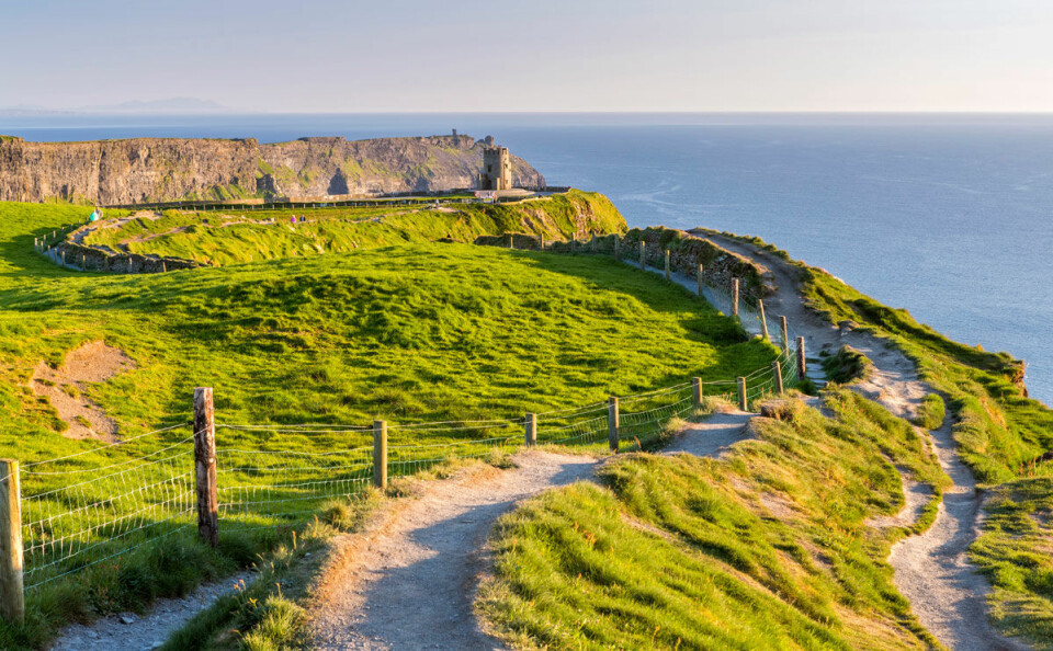 Irland: För dig som är sugen på en lite annorlunda bröllopsresa kan Irland vara ett alternativ. Upplev den irländska kulturen, bo på slott och gå ut och vandra.