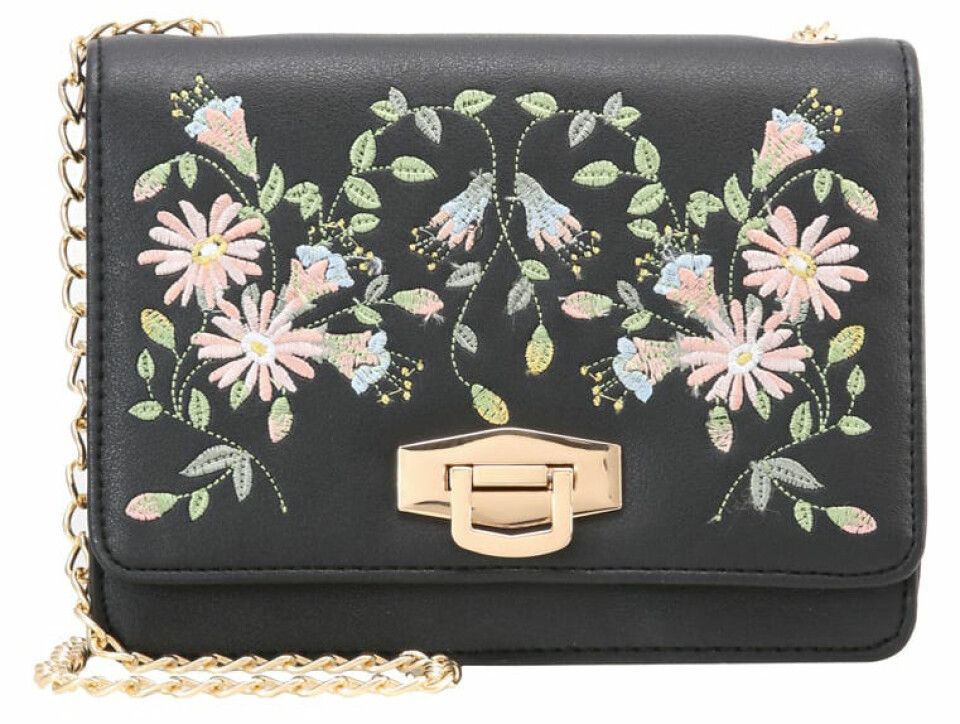 Blommiga broderier är ett måste i vår – 18 stilsäkra köp