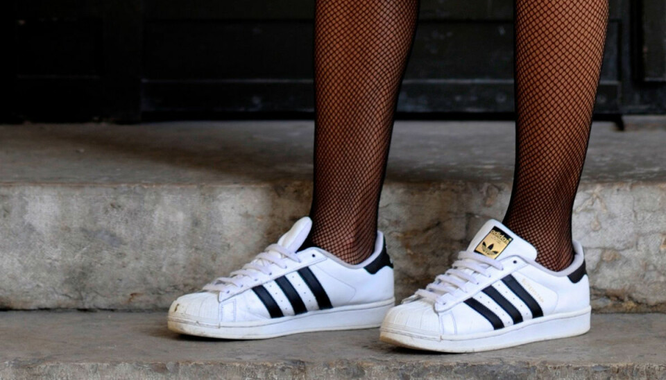 Så håller du vita sneakers rena – sju enkla knep