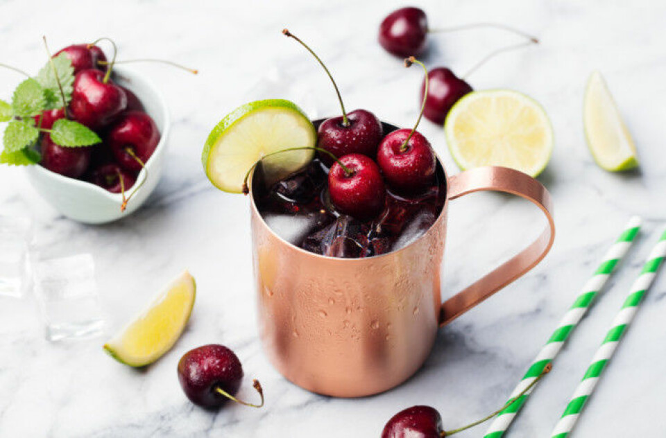 Uppdatera trenddrinken: Så gör du cherry moscow mule
