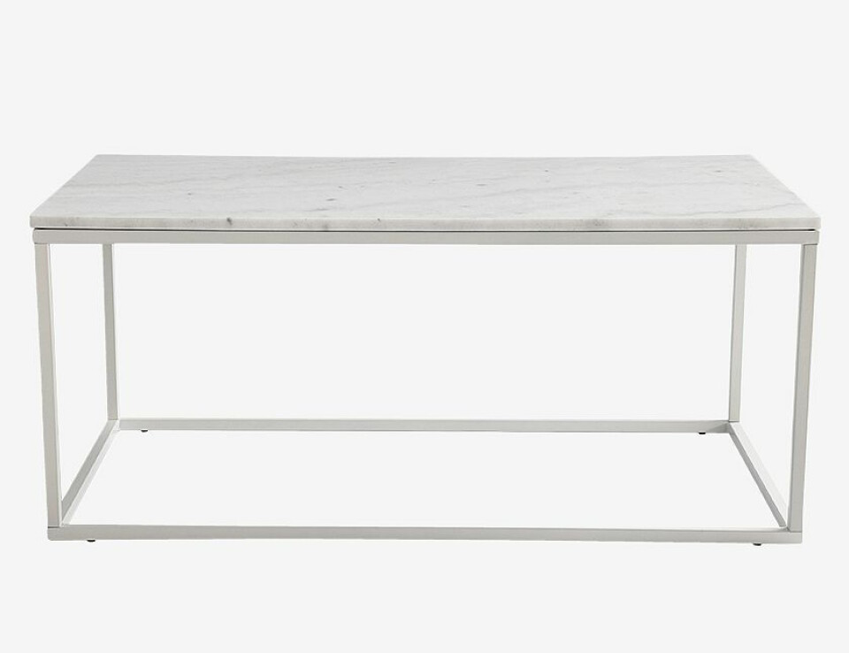 Soffbord i polerad marmor.
