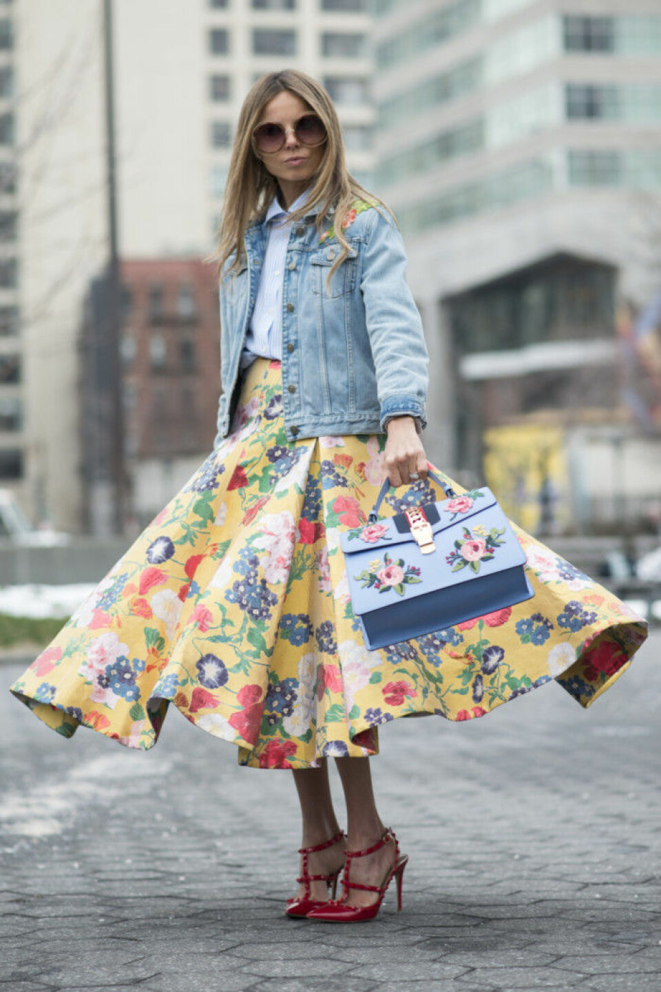 4 trendiga looks att bära i veckan (+ plaggen du behöver!)