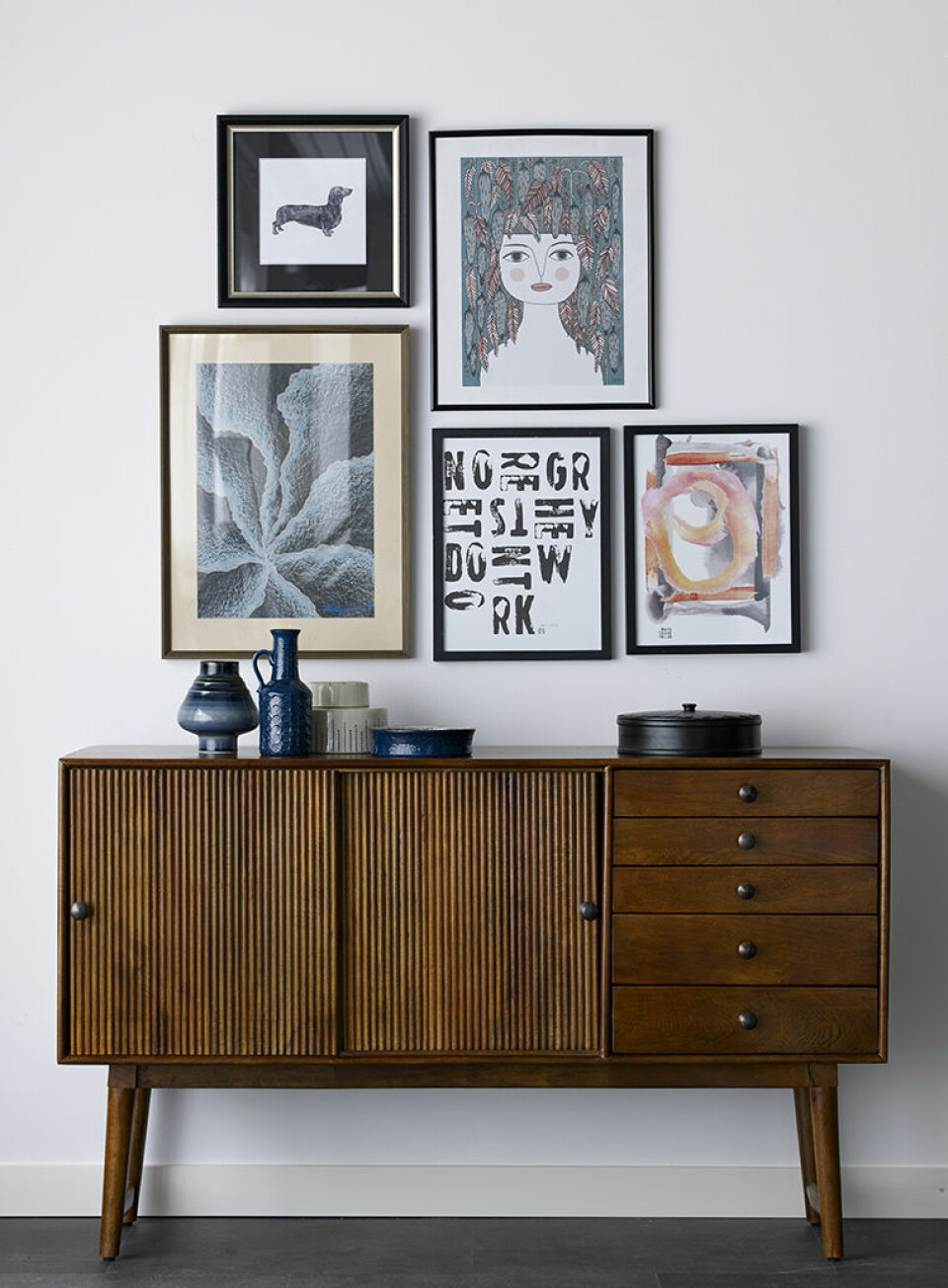 Byrån Folke, ca 6 000 kr.