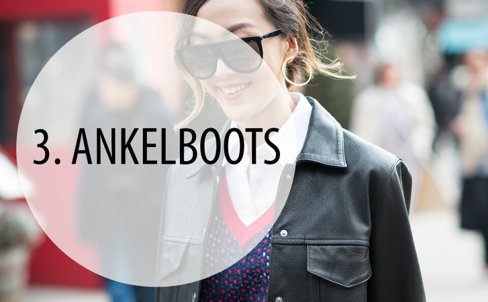 Ankelboots är ett nyckelplagg vi inte klarar oss utan. Ett par detaljrika varianter lyfter en annars avskalad look och det är även snyggt att klä ner en klänning genom att matcha med boots.