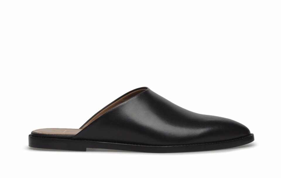 Svarta slip in-skor från ATP Atelier.