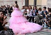 Bl&auml;ddra vidare f&ouml;r att se det b&auml;sta fr&aring;n Paris haute couture week 2017.