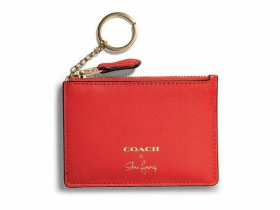 Selena Gomez släpper egendesignad väskkollektion för Coach