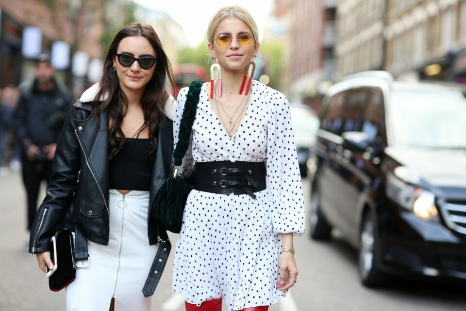 Bläddra vidare för att se de bästa street style-looksen från London Fashion Week.