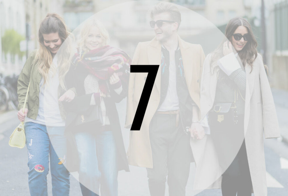 7. Skippa köptvånget.Det är faktiskt helt okej att strosa runt planlöst i en butik utan några som helst köptankar. Bara för att ett butiksbiträde råkar vara superschysst och ger dig komplimanger om hur snyggt en viss kavaj sitter på dig så betyder det faktiskt inte att du måste köpa den. Kom ihåg att de du stöter på i en butik är säljare och har som uppgift att, ja, just det – sälja.