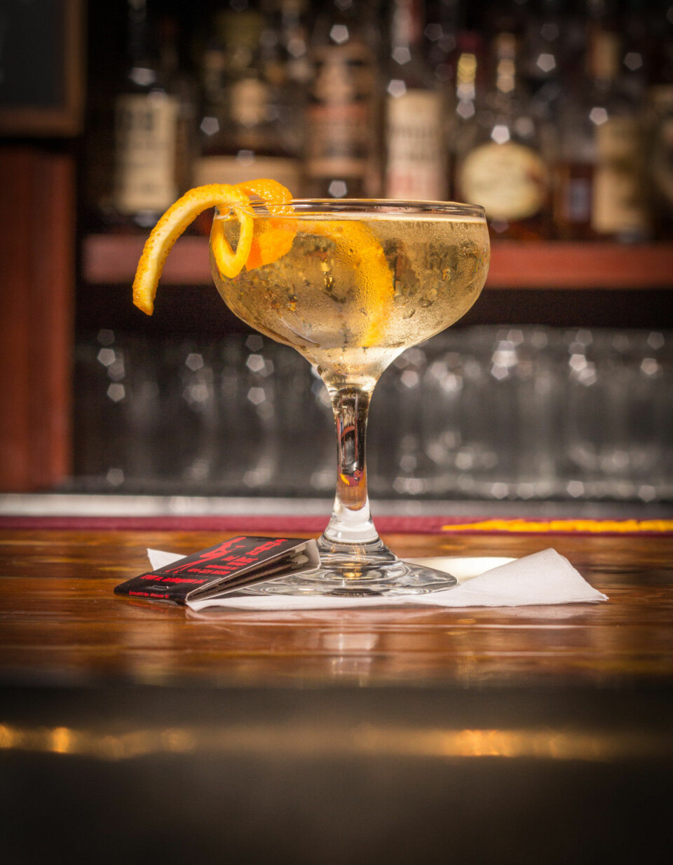 Lyxigaste glöggdrinken gör du med champagne och apelsin