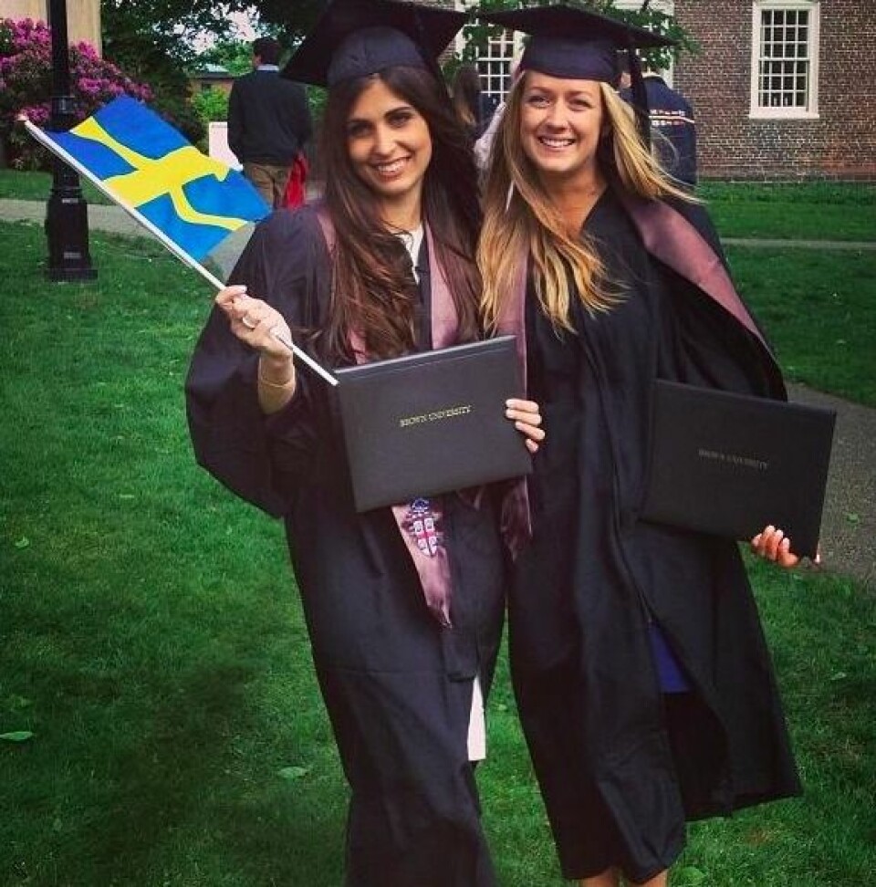 Lyckan var stor när Hanna äntligen tog sin examen från kostsamma Brown University. Lyckan var stor när Hanna äntligen tog sin examen från kostsamma Brown University.