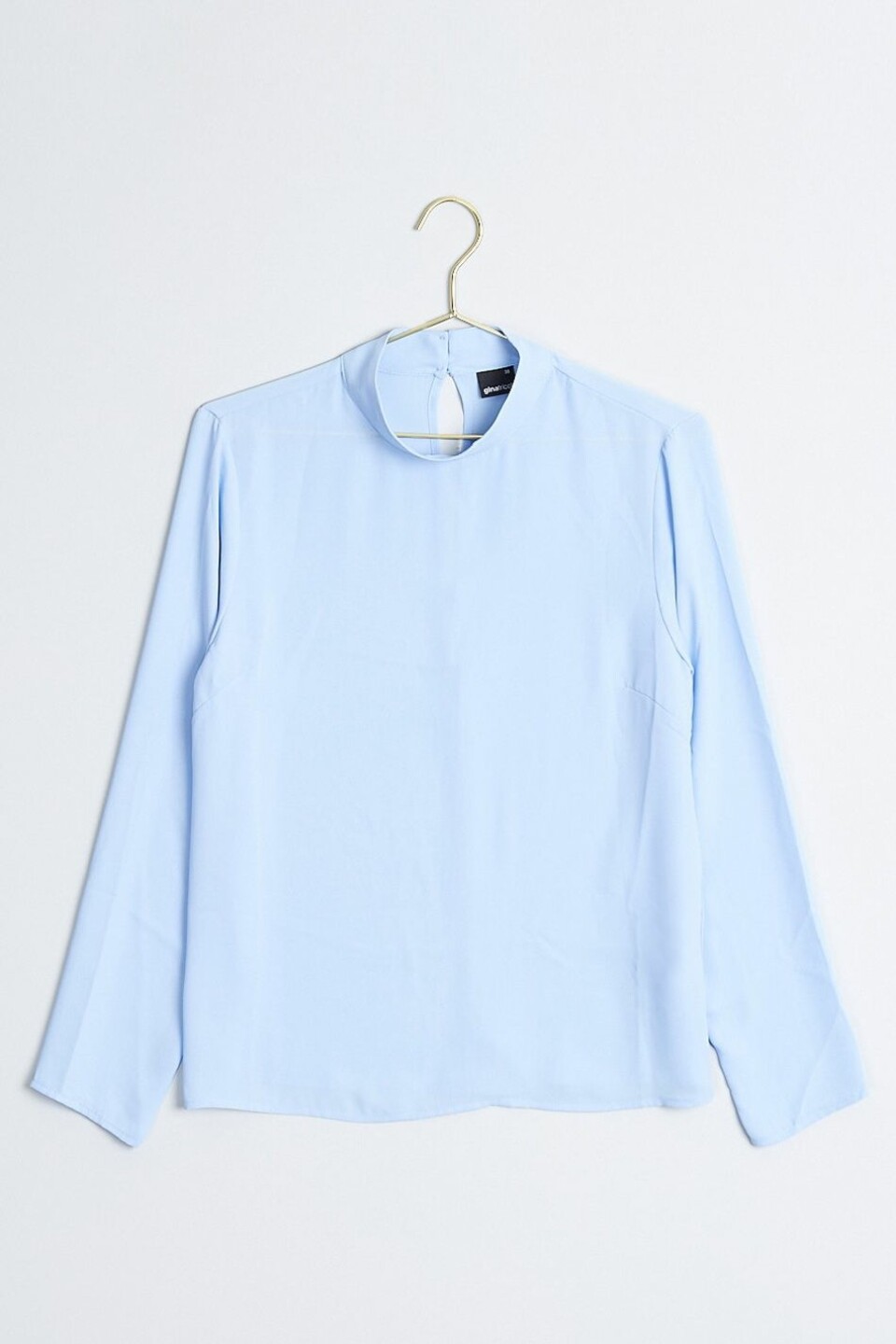 Ljusblå vårplagg att klicka hem när lönen (äntligen) trillar in