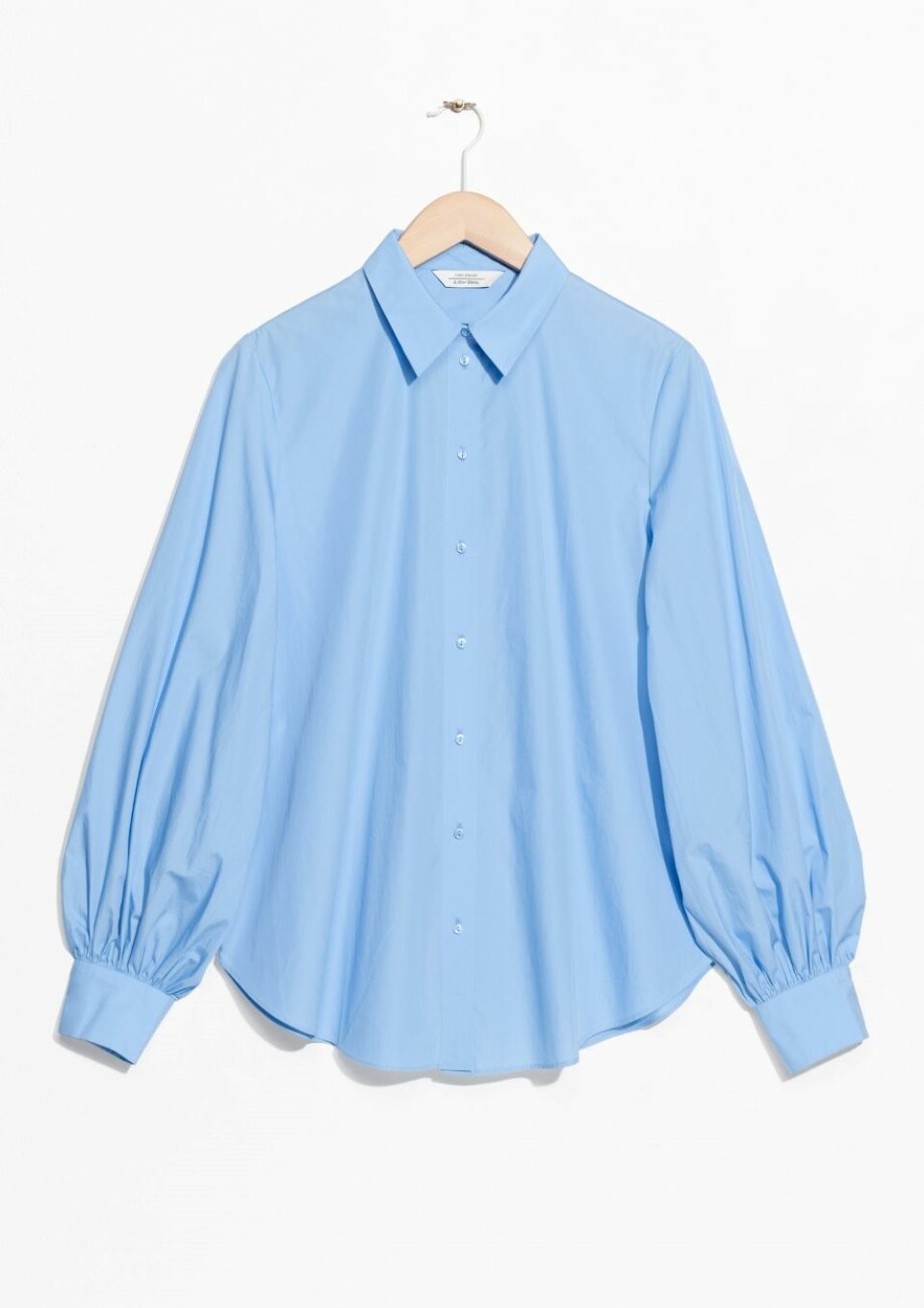 Ljusblå vårplagg att klicka hem när lönen (äntligen) trillar in