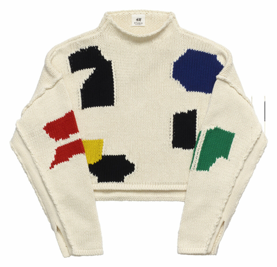 Färglada tryck och utsvängda byxor – då släpps H&M Studios vårkollektion