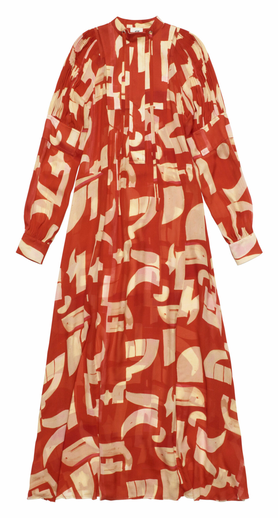 Färglada tryck och utsvängda byxor – då släpps H&M Studios vårkollektion